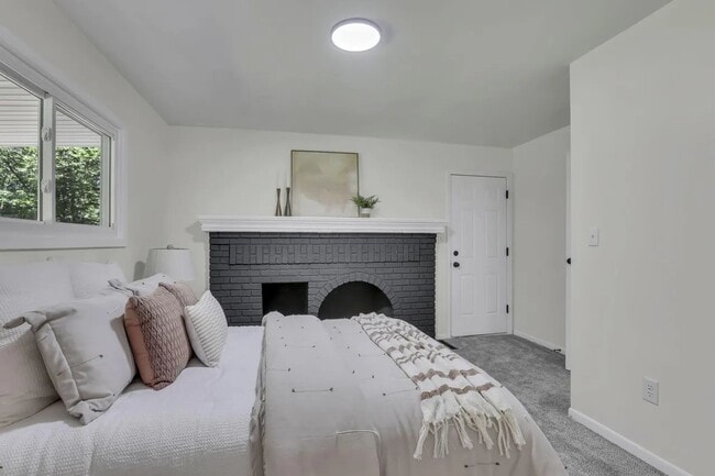 Photo - 476 S State St