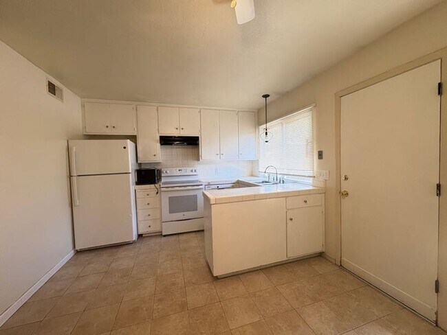 Photo - Cute 2 Bedroom Condo