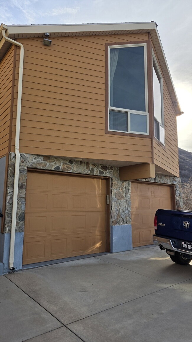 Building Photo - 2456 Bonneville Terrace Dr