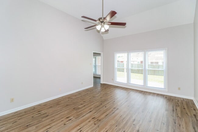 Photo - 6544 Misslow Cove