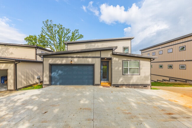 Photo - 618 Ladd Ave