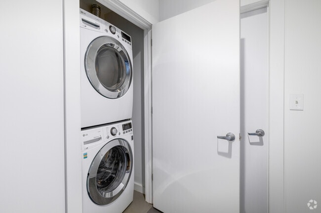 2BR, 2BA - 1062SF - Laundry