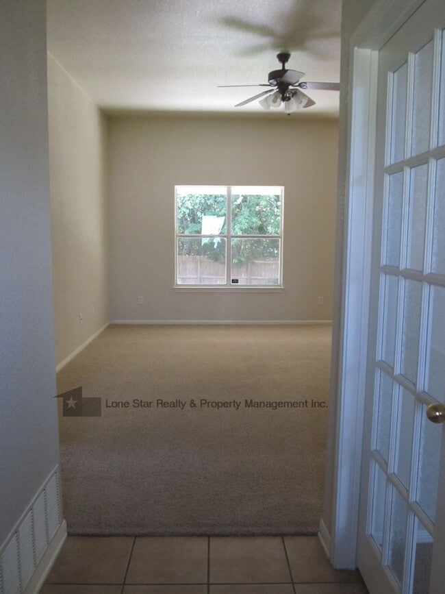 Photo - 222 Nolan Ridge Dr