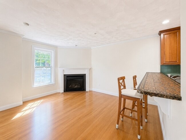 Photo - 360 Charles St