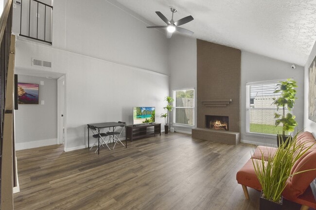 Photo - 707 Land Grant Dr