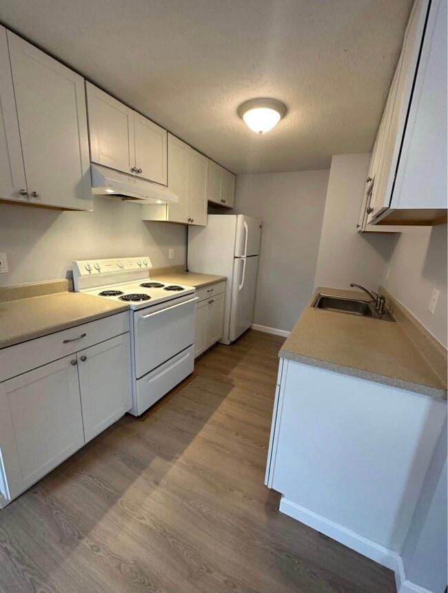 Kitchen - 28 Lexington St Unit 2