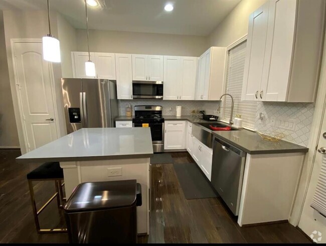 Building Photo - 5610 Patrick St Rental