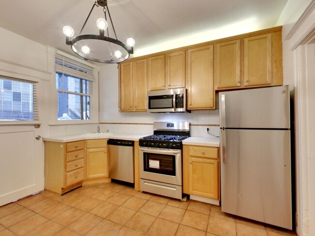 Building Photo - 617 Natoma St Rental