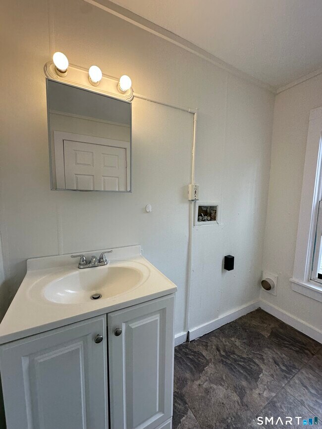 Photo - 162 Norwich Ave Unit 1