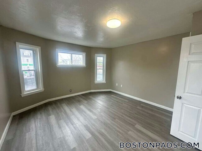249 Lincoln St Unidad 2R
