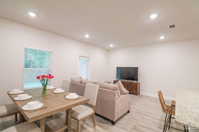 Photo - 7174 Village Ln