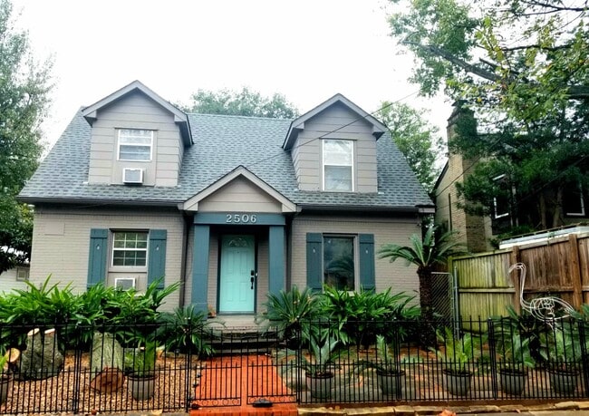 Front of house - 2506 Elmen St Unit 2A