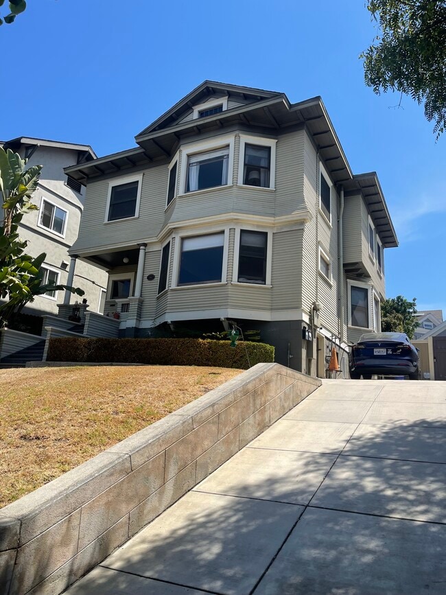 Building Photo - 1145 21st St Unit B Rental