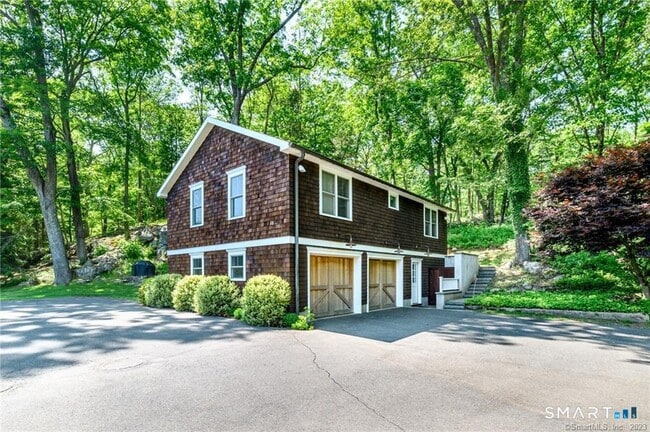 Building Photo - 102 Ladder Hill Rd N