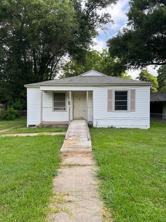 Building Photo - 2728 Hillcrest Ave