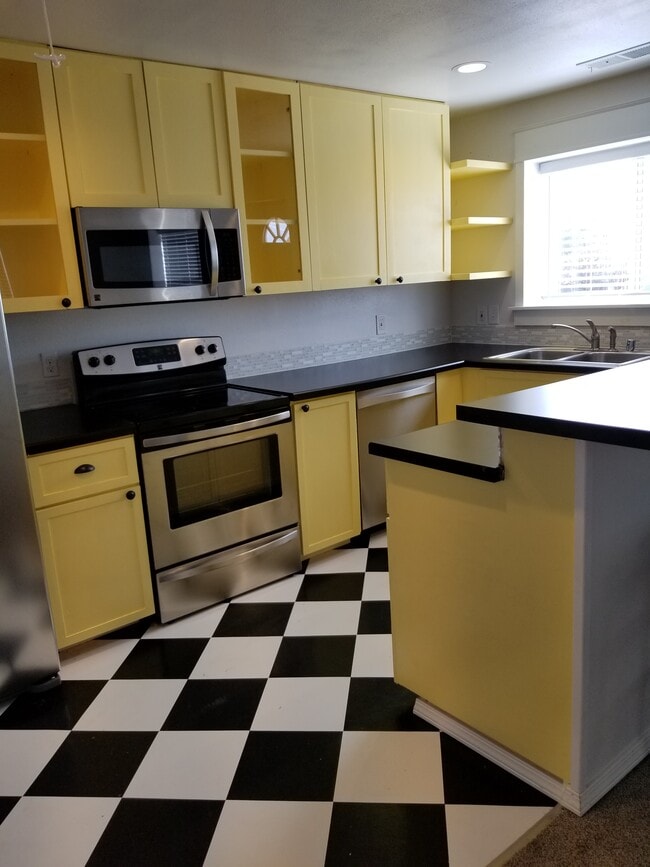 Photo - 200 S 8th St