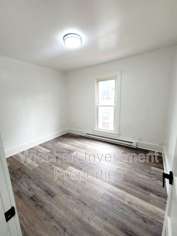 Photo - 931 1/2 W Wayne St