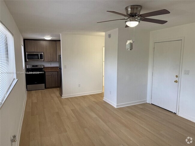 Building Photo - 180 NE 71st St Unit 10 Rental