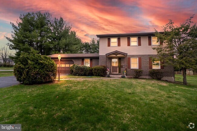 Building Photo - 108 N Hillside Dr Rental