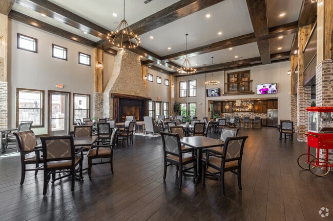 Gran sala con chimenea de gran tamaño - Alders Prosper 55+ Active Adult Homes?