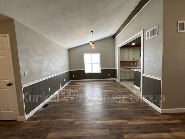 Photo - 346 Radcliff Rd