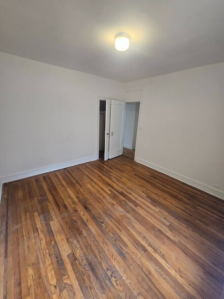 Photo - 59-16 Woodside Ave