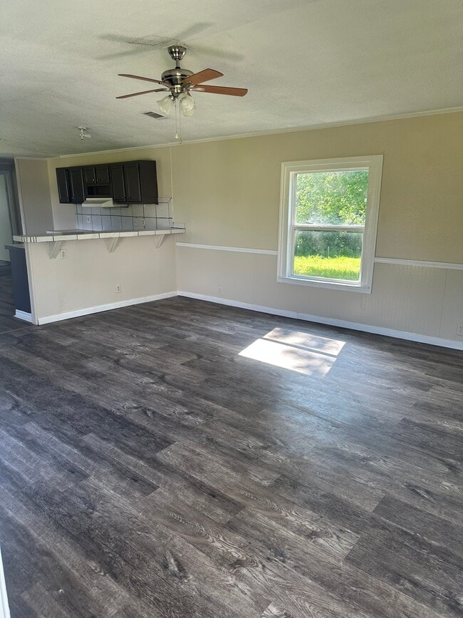 Photo - 208 Forest Creek Ln