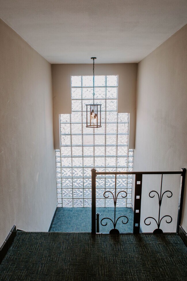 Photo - Renovated 2BD/1BATH in Lindenwood Park Unit L-2E