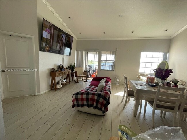 Photo - 2831 N Oakland Forest Dr Unit 304