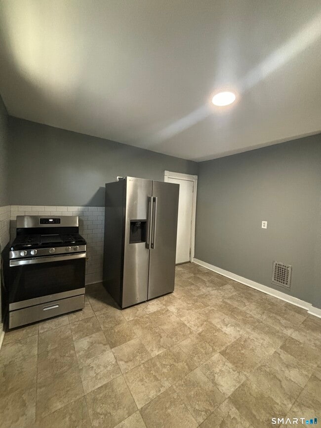 Photo - 295 Shelton St