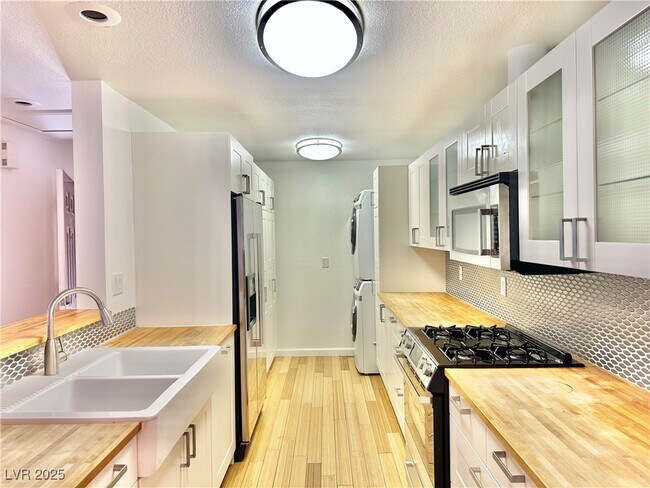 Photo - 2200 S Fort Apache Rd Unidad 2152