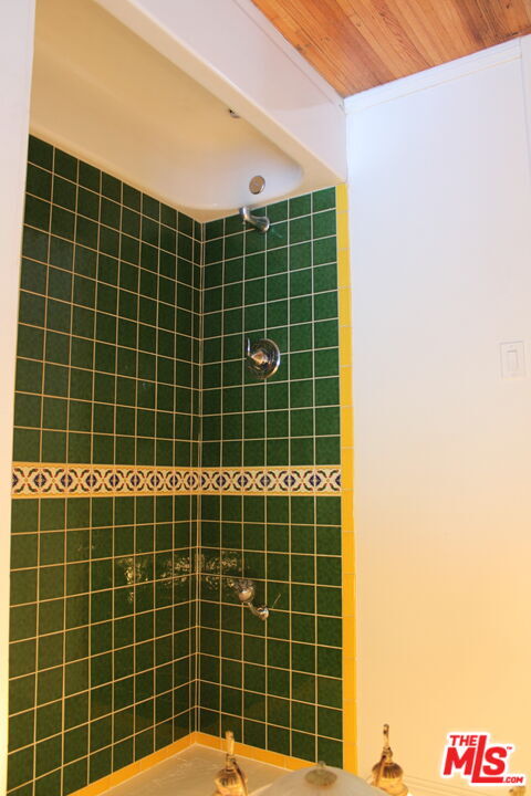 Photo - 2335 Silver Ridge Ave