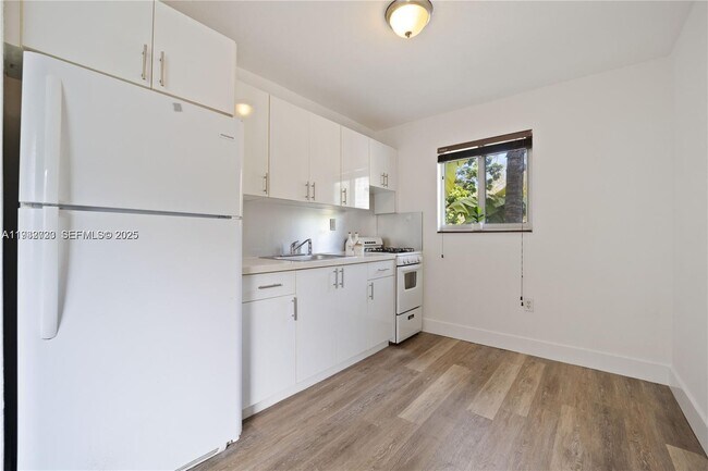 Photo - 3200 Mary St Unit 7