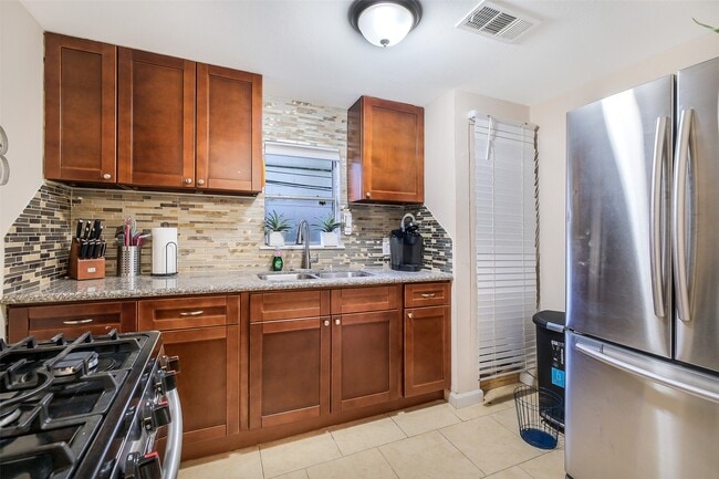 Photo - 4808 Woodhead St