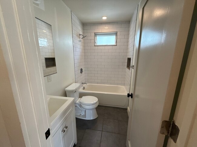 Photo - 35 Selden St Unit 1