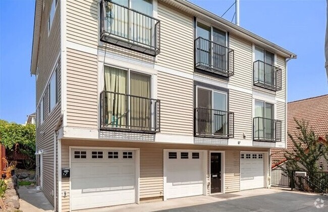 Building Photo - Captiol Hill Townhome