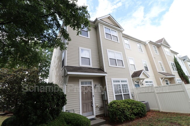 Building Photo - 5110 Neuse Commons Ln Unit Apt 111