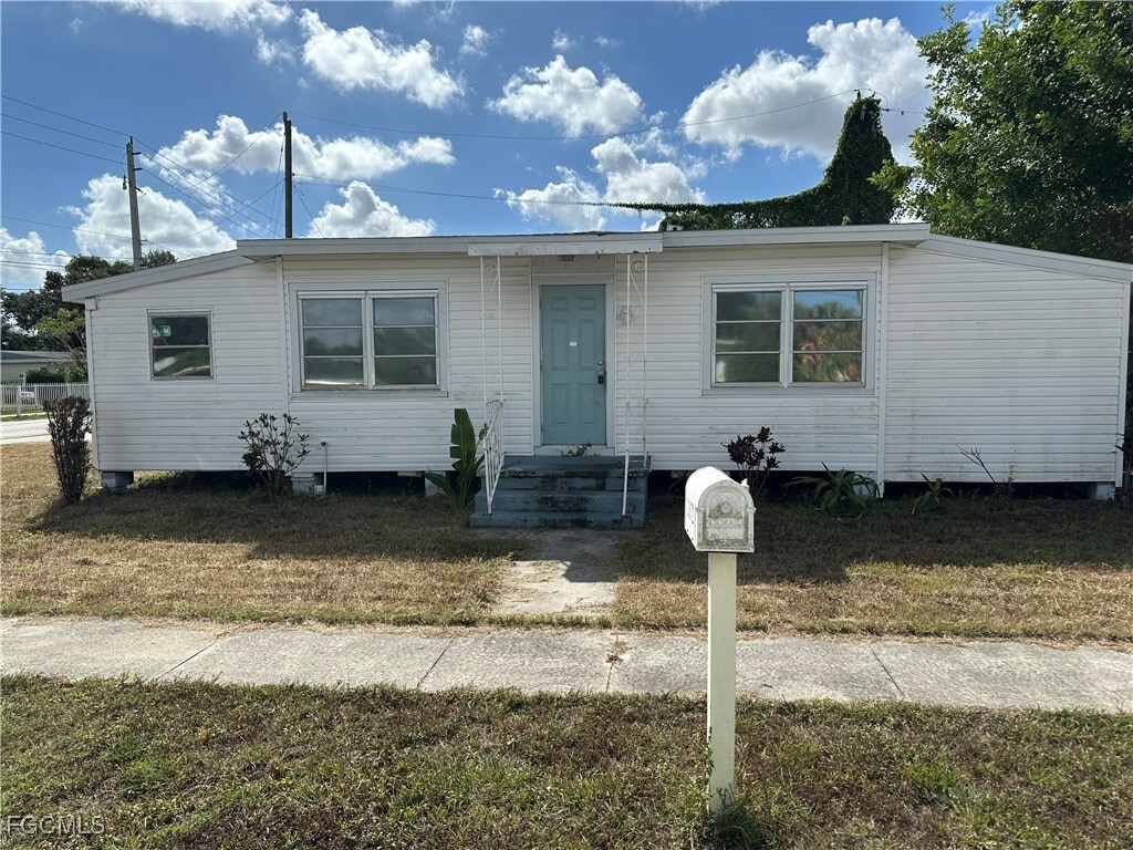 Photo - 2072 Maple Ave