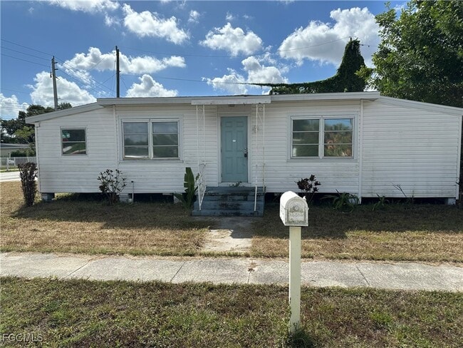 Building Photo - 2072 Maple Ave