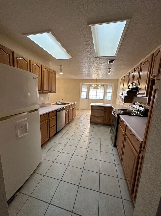 Photo - 1801 Regency Park Rd SE