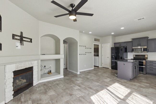Building Photo - 5552 W 29th St