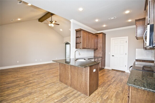 Photo - 308 Alder St