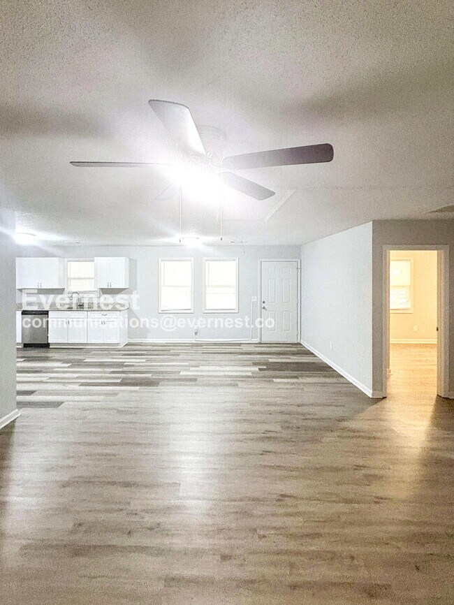 Photo - 727 W Creek Cir