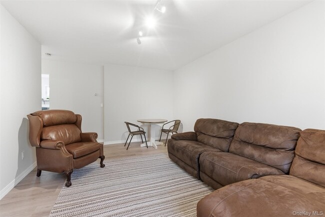 Photo - 120 Greenlawn Rd