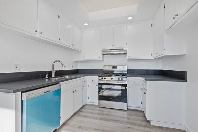 Photo - 6072 Franklin Ave Unidad 309