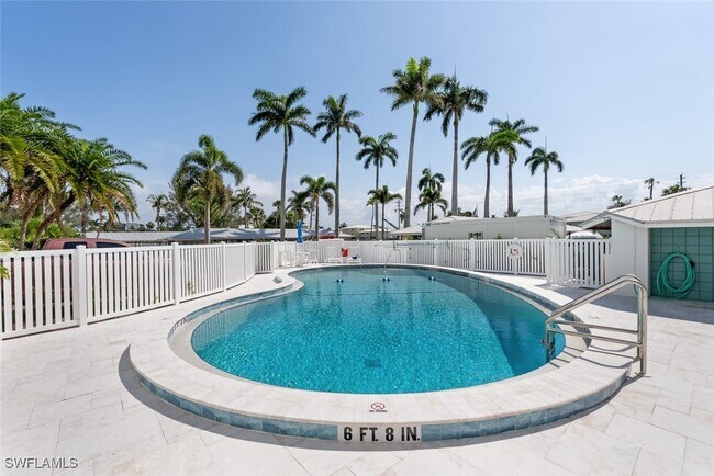 Photo - 2011 Gulf Shore Blvd N Unidad #45