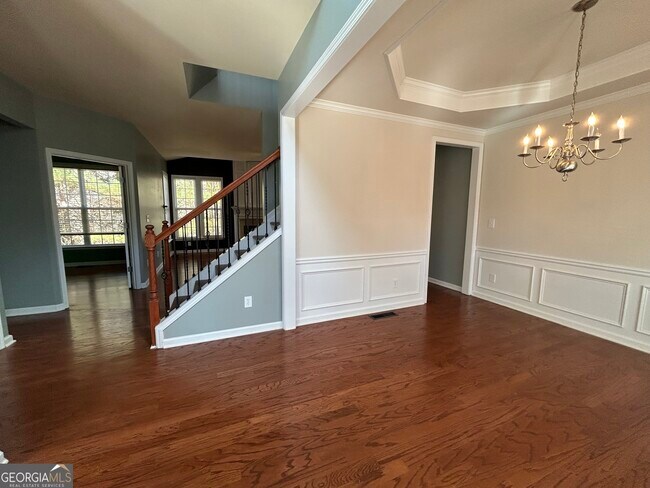 Photo - 706 Oracle Dr NE