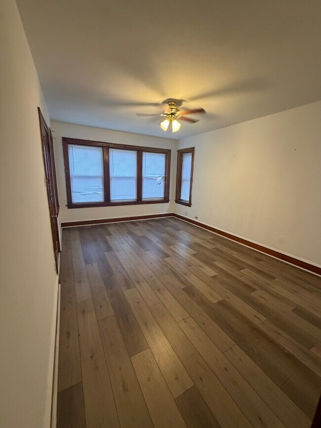 4449 W Walton St Unit 1