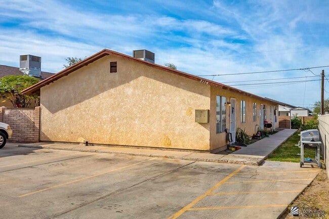 Building Photo - 2114 S Walnut Ave Unit 2