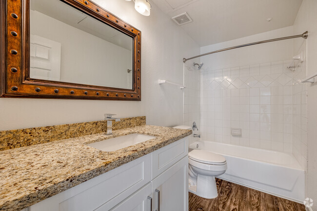 2BR, 2BA - 913SF